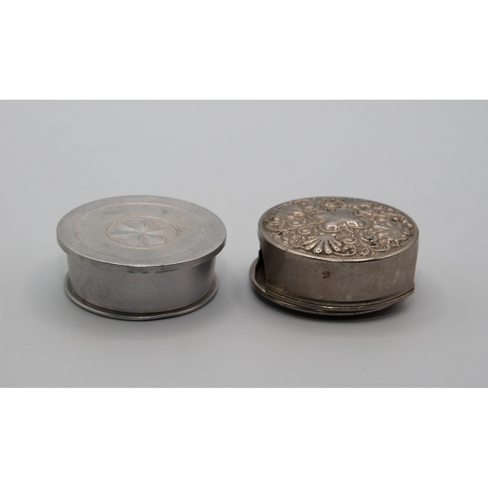 Vintage Collapsible Metal Travel Cups‎ Set 2 Aluminum Silver Tone Victorian 1897